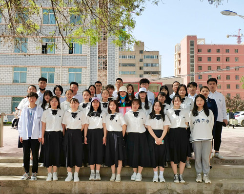 学生合影.jpg