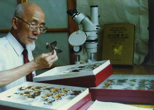 昆虫学家周尧1.jpg